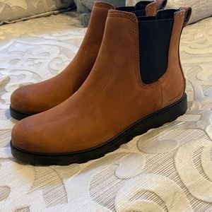 Soreal womens Chelsea boots size 10 NWT